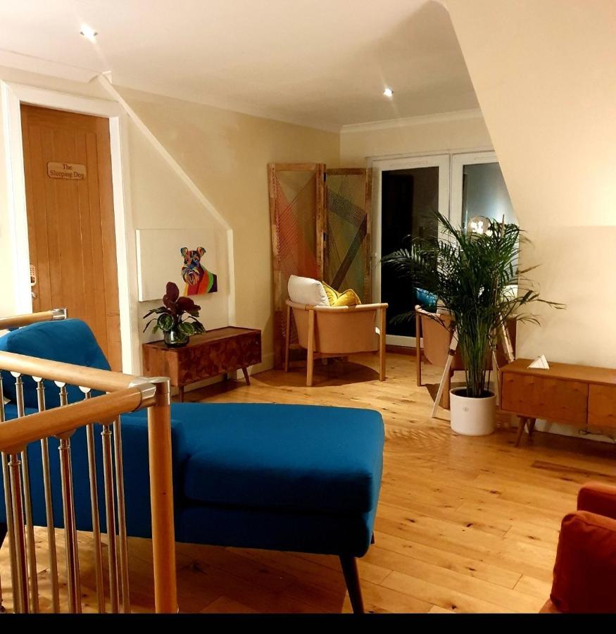 The New Blue Horse Suite At The Grumpy Schnauzer B&B Luxury Private Indoor Hot Tub Breakfast In Bed Эйрдри Экстерьер фото